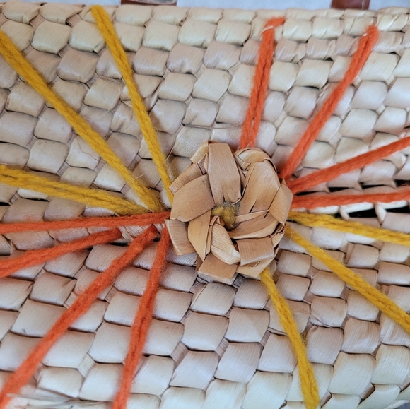 Straw mini bag, super cute. PERFECT FOR SUMMER - Picture 3 of 9